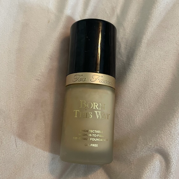Too faced foundation - Picture 1 of 3